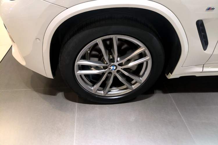 Used BMW X4 2021 xDrive 25i M Sport Package Left Front Wheel Hub