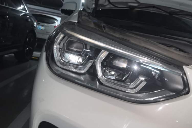 Used BMW X4 2021 Restyled xDrive 25i M Sport Night Edition Package Right Front Headlight