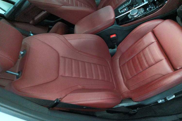 Used BMW X4 2021 Restyled xDrive 25i M Sport Night Edition Package Right Front Seat