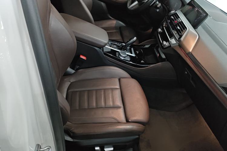 Used BMW X4 2021 Restyled xDrive 25i M Sport Package Right Front Seat