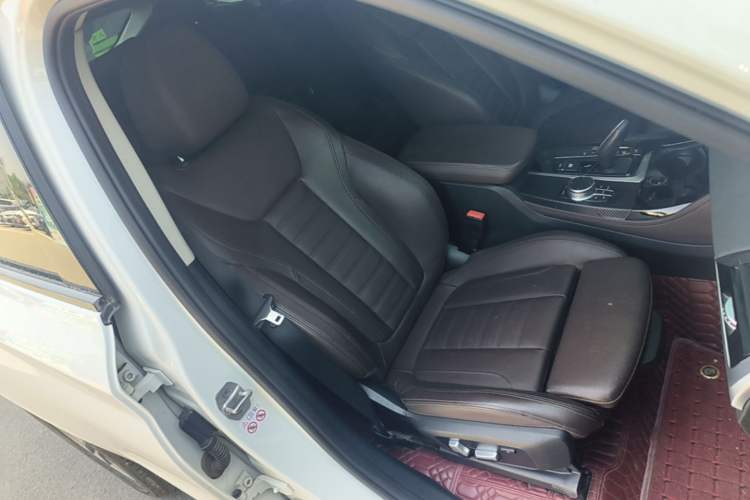 Used BMW X4 2021 xDrive 25i M Sport Package Right Front Seat