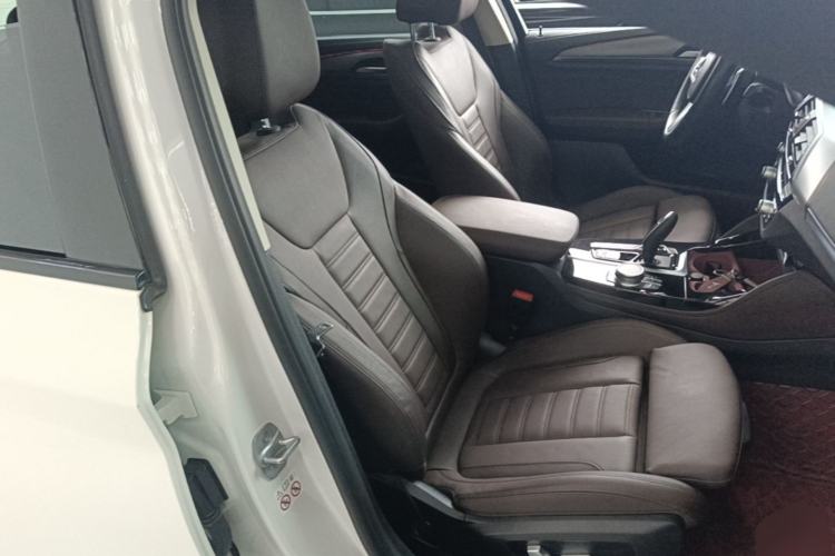 Used BMW X4 2021 Restyled xDrive 25i M Sport Package Right Front Seat
