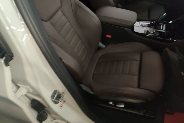 Used BMW X4 2021 Restyled xDrive 25i M Sport Night Edition Package Right Front Seat