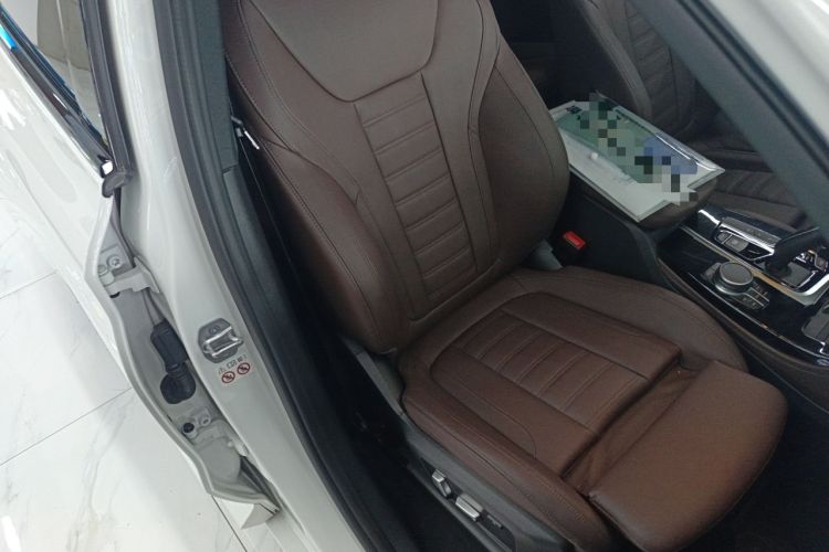 Used BMW X4 2021 xDrive 25i M Sport Night Edition package Right Front Seat