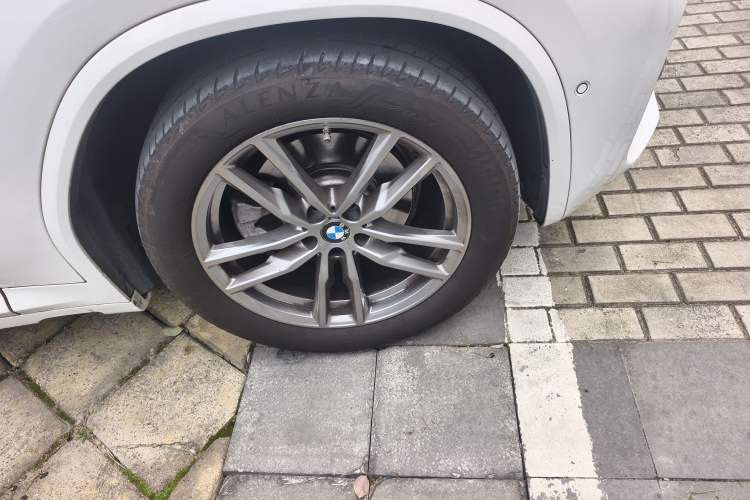 Used BMW X4 2021 xDrive 25i M Sport Package Right Front Wheel Hub