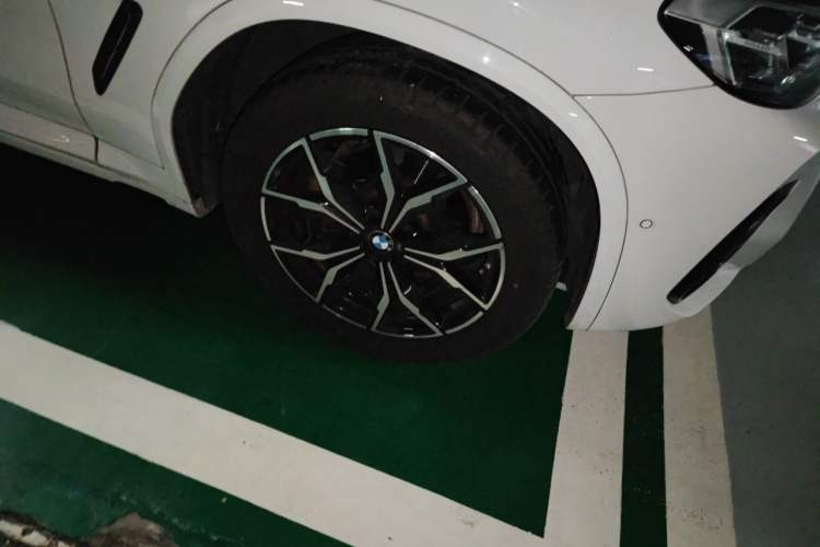 Used BMW X4 2021 Restyled xDrive 25i M Sport Package Right Front Wheel Hub