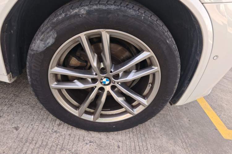 Used BMW X4 2021 xDrive 25i M Sport Package Right Front Wheel Hub