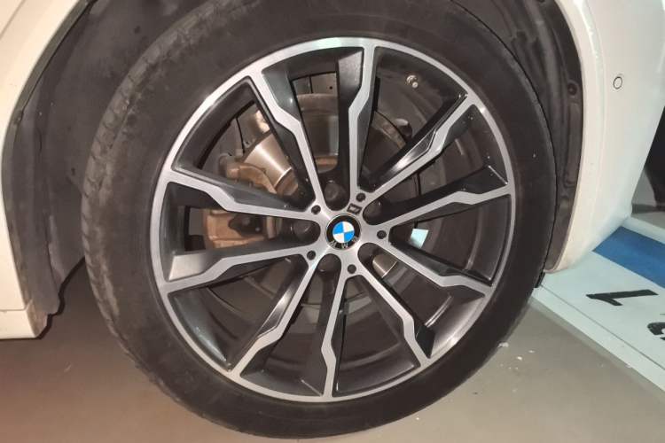 Used BMW X4 2021 Restyled xDrive 25i M Sport Night Edition Package Right Front Wheel Hub
