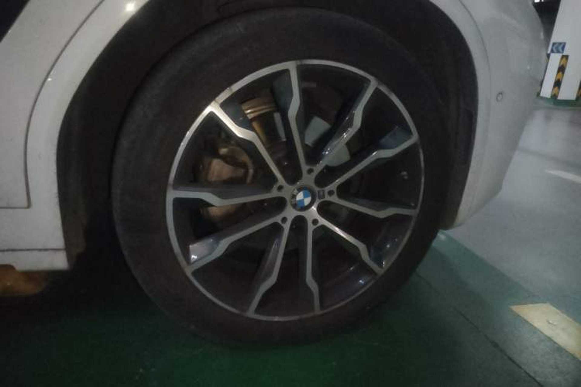 Used BMW X4 2021 Restyled xDrive 25i M Sport Night Edition Package Right Front Wheel Hub