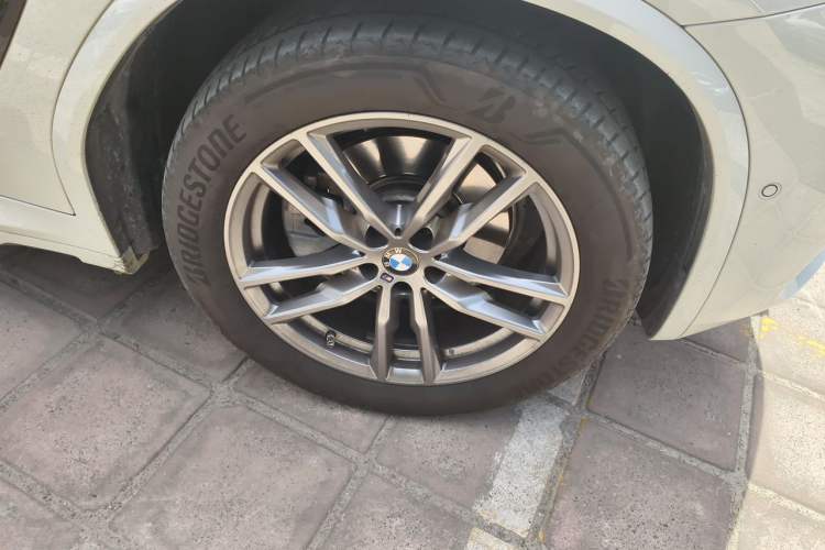 Used BMW X4 2021 xDrive 25i M Sport Package Right Front Wheel Hub