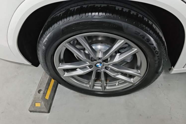 Used BMW X4 2021 Restyled xDrive 25i M Sport Package Right Rear Wheel Hub