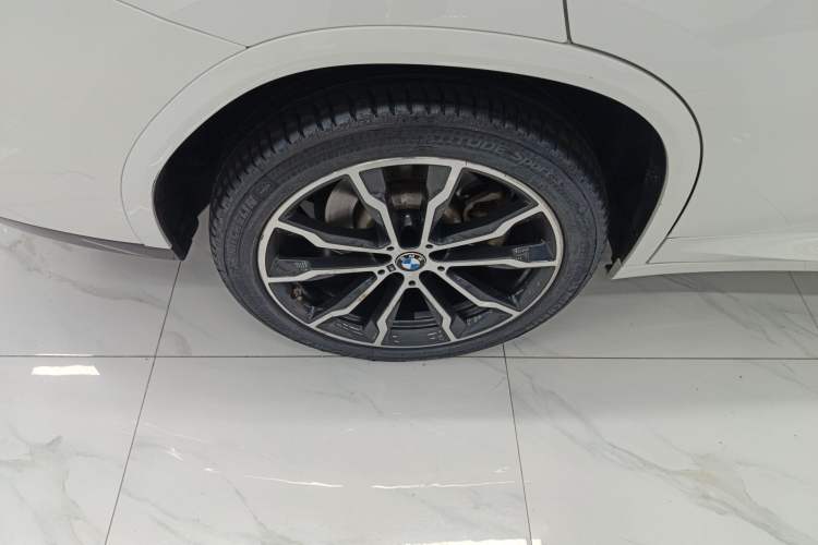 Used BMW X4 2021 xDrive 25i M Sport Night Edition package Right Rear Wheel Hub