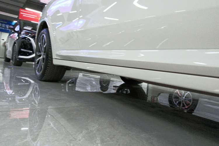 Used BMW X4 2021 Restyled xDrive 25i M Sport Night Edition Package Right Side Sill