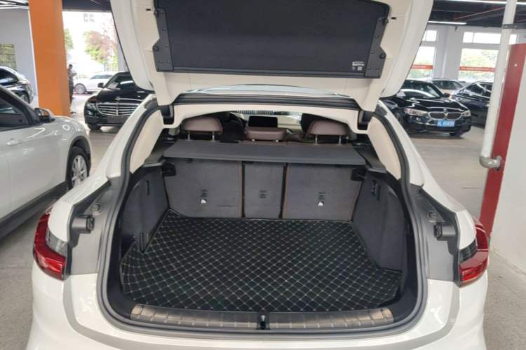 Used BMW X4 2021 xDrive 25i M Sport Package Trunk