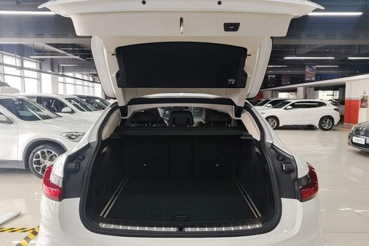 Used BMW X4 2021 xDrive 25i M Sport Package Trunk