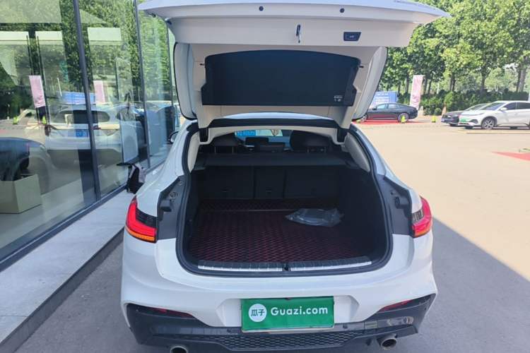 Used BMW X4 2021 xDrive 25i M Sport Package Trunk
