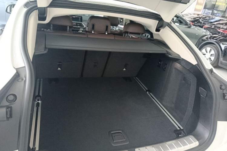 Used BMW X4 2021 Restyled xDrive 25i M Sport Package Trunk