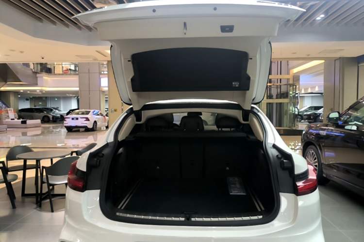 Used BMW X4 2021 xDrive 25i M Sport Package Trunk
