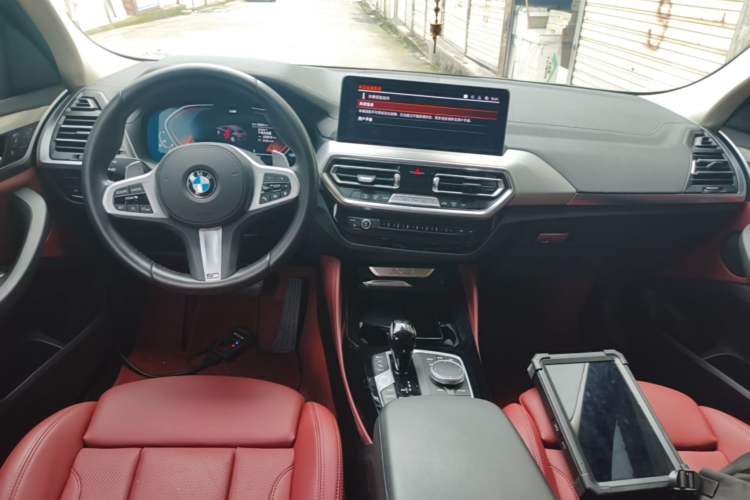 Used BMW X4 2022 xDrive 30i M Sport Package Center Console