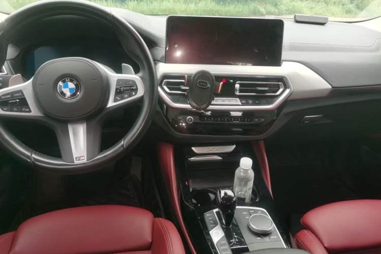 Used BMW X4 2022 xDrive 30i M Sport Package Center Console