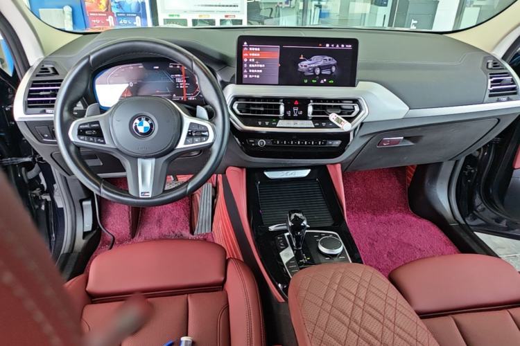 Used BMW X4 2022 xDrive 30i M Sport Package Center Console