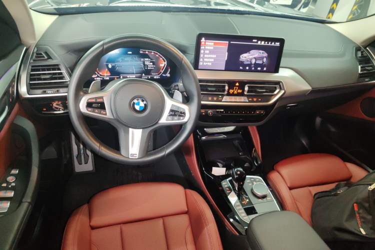 Used BMW X4 2022 xDrive 30i M Sport Package Center Console