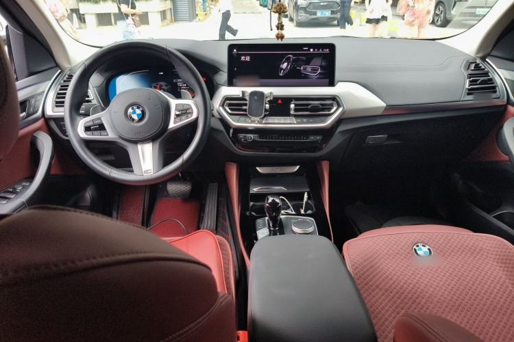 Used BMW X4 2022 xDrive 30i M Sport Package Center Console