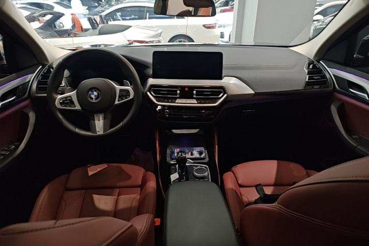 Used BMW X4 2022 xDrive 25i M Sport Package Center Console