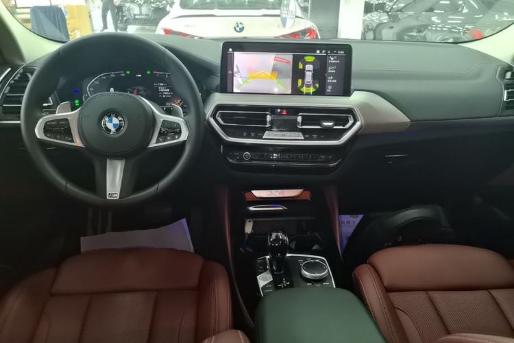 Used BMW X4 2022 xDrive 25i M Sport Package Center Console