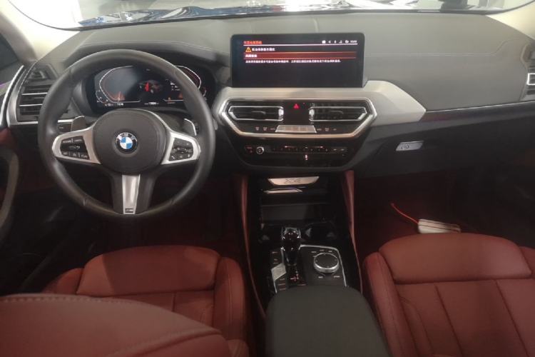 Used BMW X4 2022 xDrive 25i M Sport Package Center Console