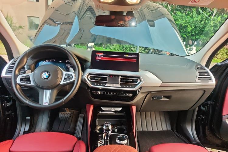 Used BMW X4 2022 xDrive 25i M Sport Package Center Console