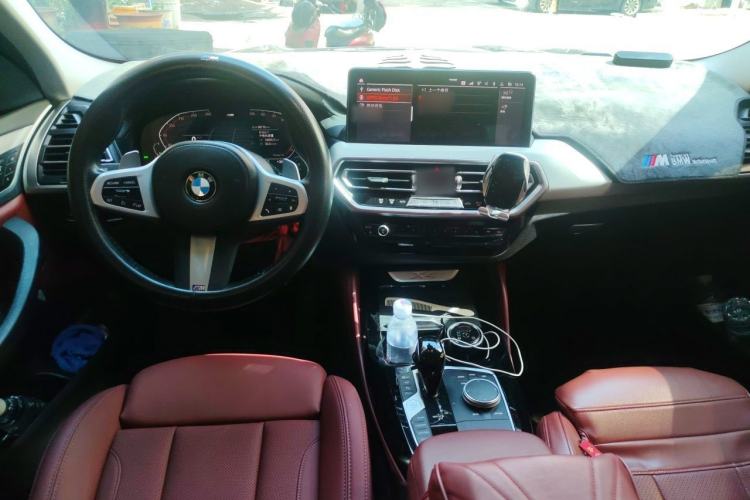 Used BMW X4 2022 xDrive 30i M Sport Package Center Console