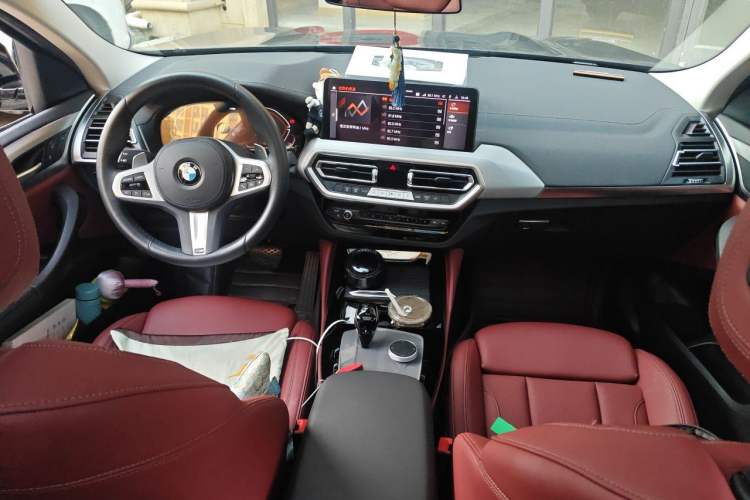 Used BMW X4 2022 xDrive 25i M Sport Package Center Console