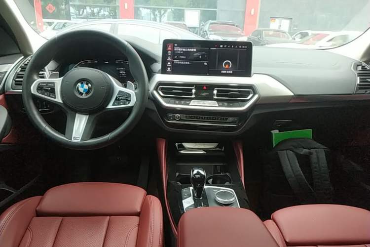 Used BMW X4 2022 xDrive 25i M Sport Package Center Console