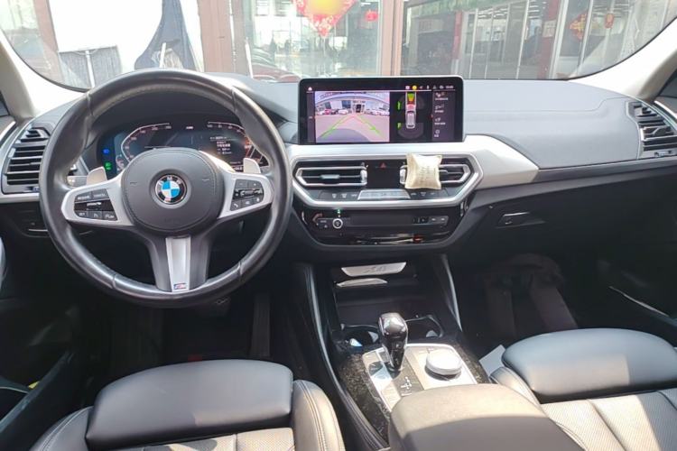Used BMW X4 2022 xDrive 25i M Sport Package Center Console