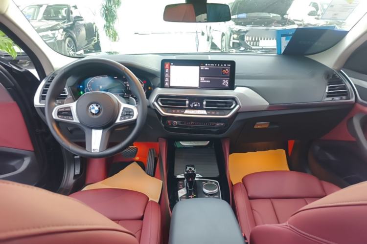 Used BMW X4 2022 xDrive 25i M Sport Package Center Console