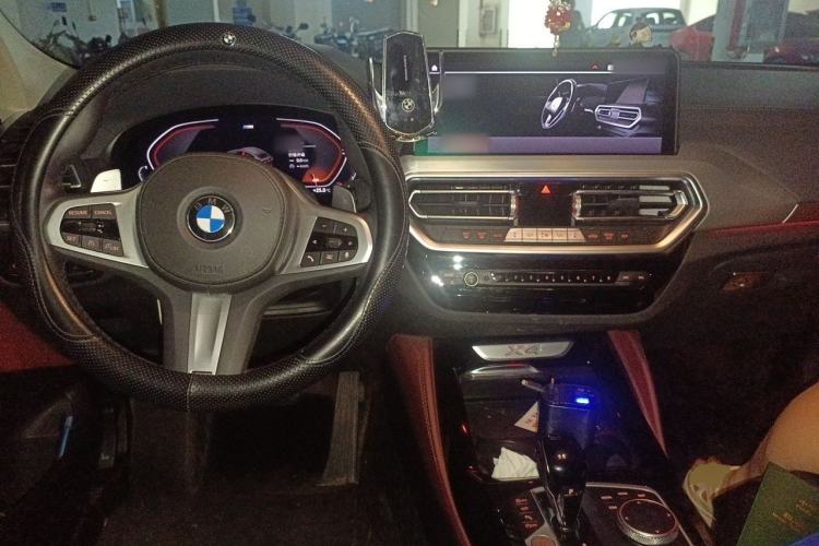 Used BMW X4 2022 xDrive 30i M Sport Package Center Console