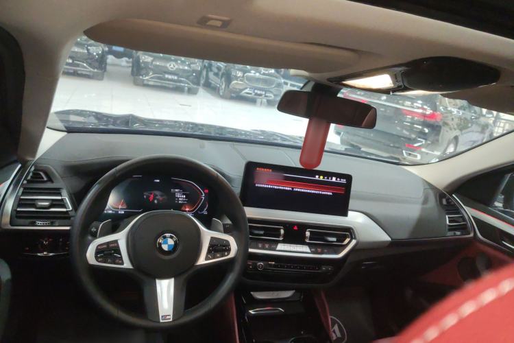 Used BMW X4 2022 xDrive 30i M Sport Package Center Console