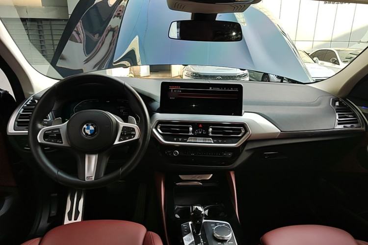 Used BMW X4 2022 xDrive 30i M Sport Package Center Console
