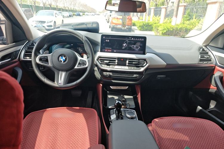 Used BMW X4 2022 xDrive 25i M Sport Package Center Console