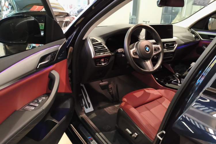 Used BMW X4 2022 xDrive 25i M Sport Package Driver Seat