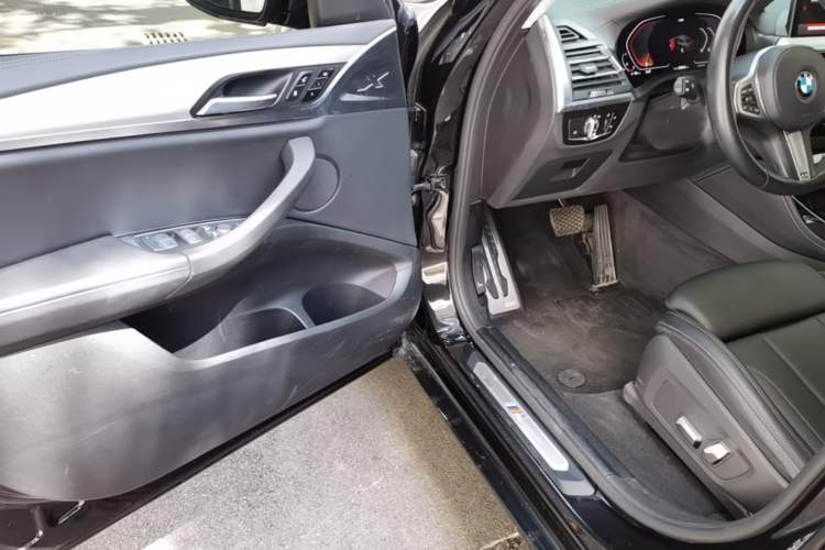 Used BMW X4 2022 xDrive 25i M Sport Package Driver Seat