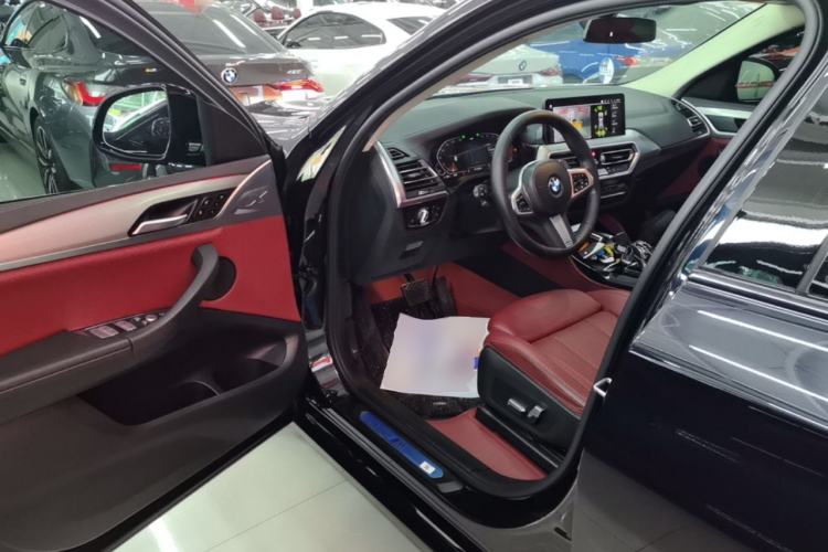 Used BMW X4 2022 xDrive 25i M Sport Package Driver Seat