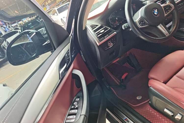 Used BMW X4 2022 xDrive 25i M Sport Package Driver Seat