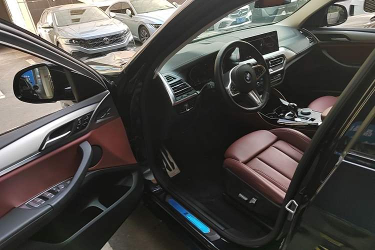 Used BMW X4 2022 xDrive 30i M Sport Package Driver Seat