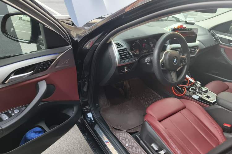 Used BMW X4 2022 xDrive 25i M Sport Package Driver Seat