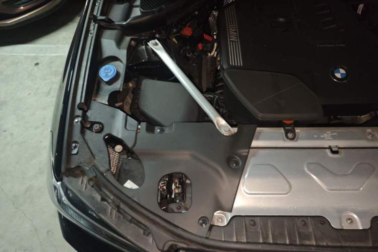 Used BMW X4 2022 xDrive 25i M Sport Package Engine Bay Right