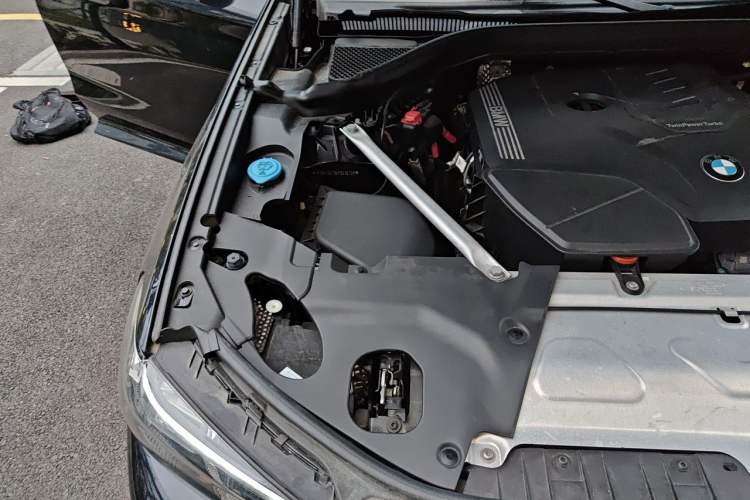 Used BMW X4 2022 xDrive 25i M Sport Package Engine Bay Right
