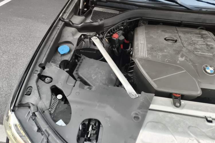 Used BMW X4 2022 xDrive 25i M Sport Package Engine Bay Right