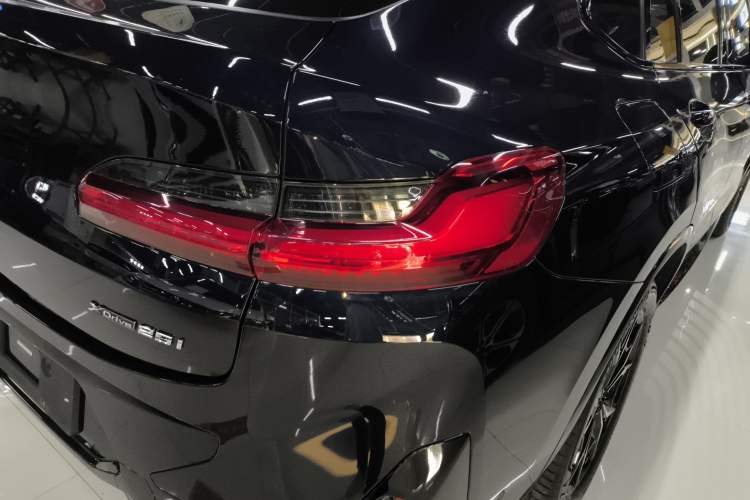 Used BMW X4 2022 xDrive 25i M Sport Package Exterior 3